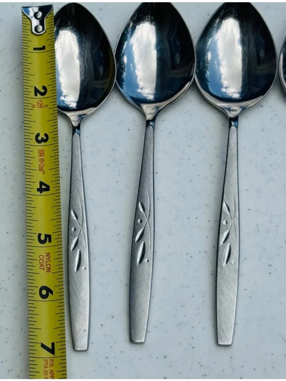 4 Oneida Heirloom Cube WILL O’ WISP Place Oval Soup Spoons Stainless Steel